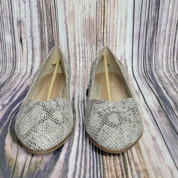 TOMS Julie Cobblestone Snake Embossed Suede Flats New Size 12 - Picture 3 of 12